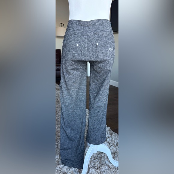 Kuhl SIZE 2 Heathered Gray Athleisure Straight Leg Cargo Pants - Picture 3 of 13